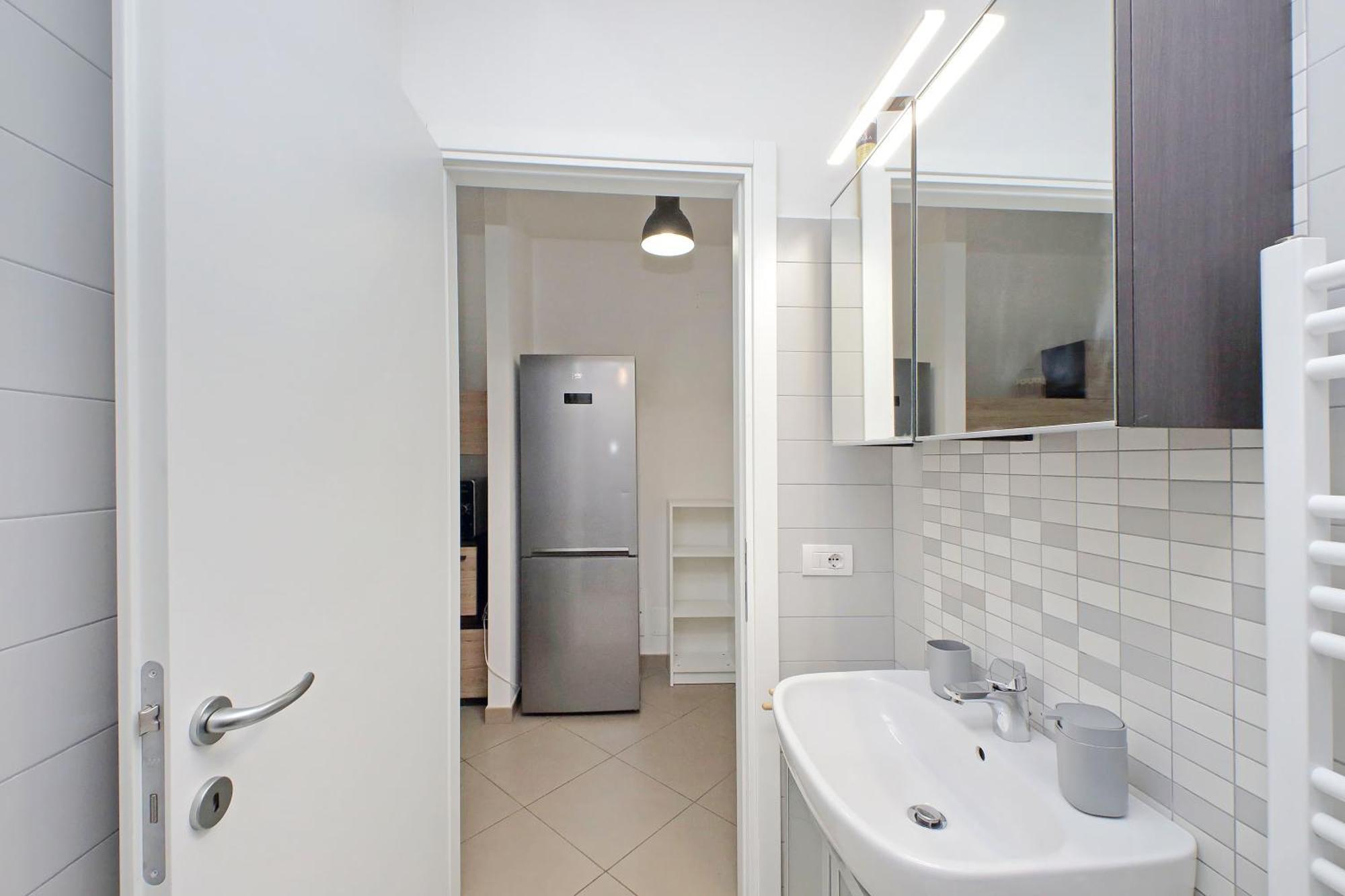 Comodo Con Terrazzo, Vicino Gemelli Rom