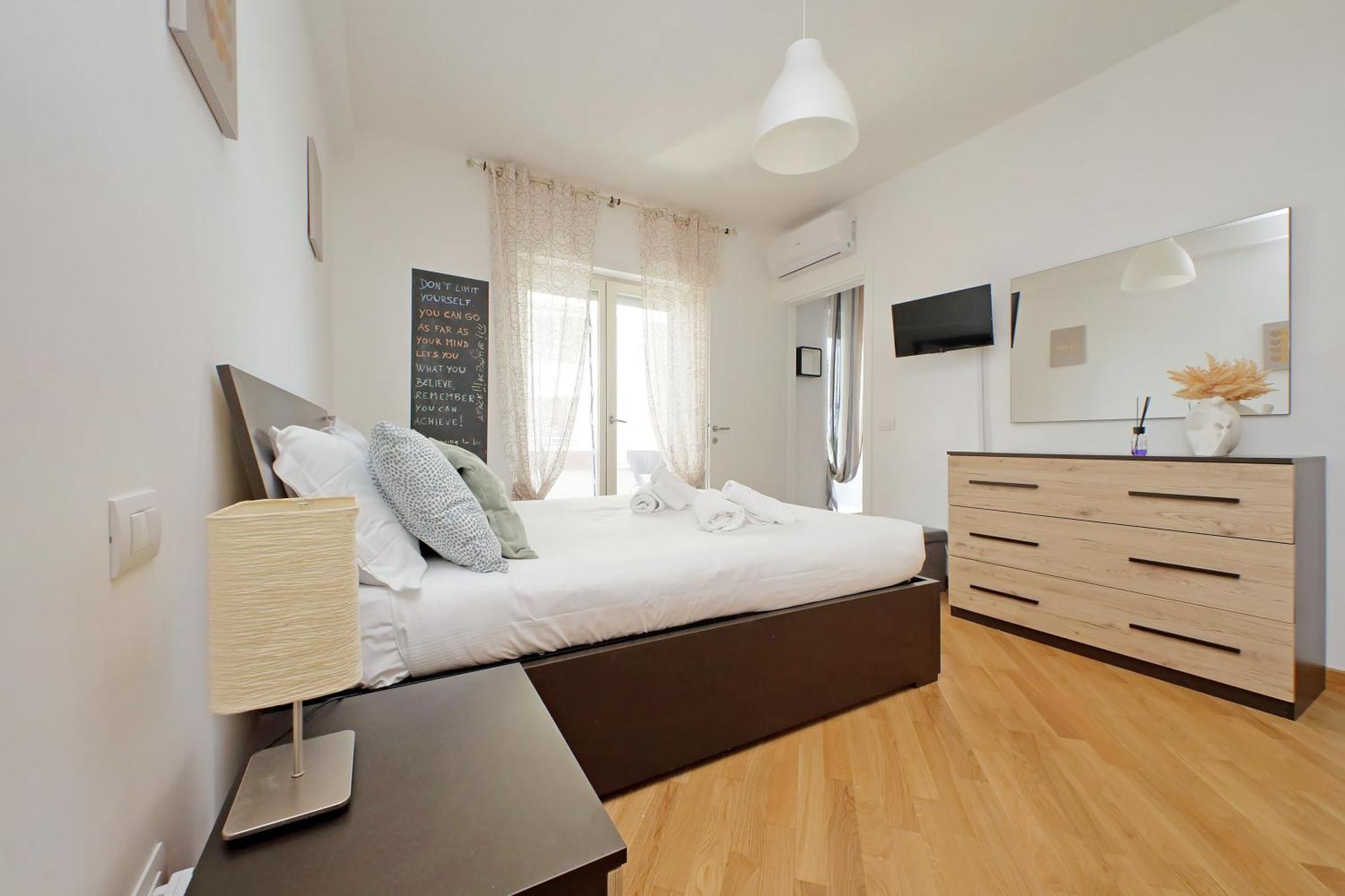 Comodo Con Terrazzo, Vicino Gemelli Lägenhet *