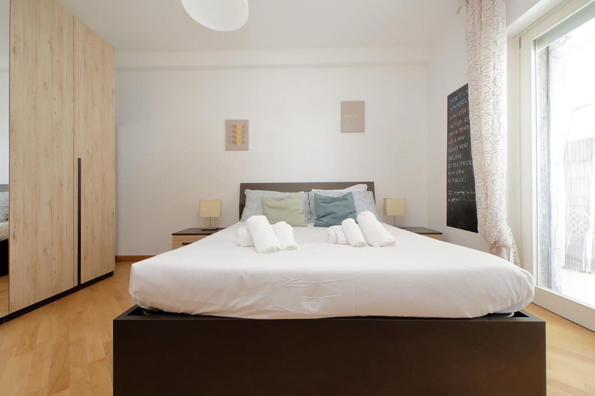 Comodo Con Terrazzo, Vicino Gemelli Lägenhet